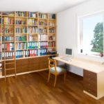 Arbeitszimmer mit Bücherregal