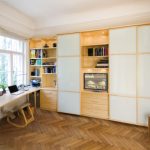 Arbeitszimmer mit Schwebetürschrank nach Maß