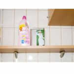 Ablagebrett über der Waschmaschine