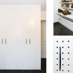 Dielenschrank mit Türen aus Lochplatte