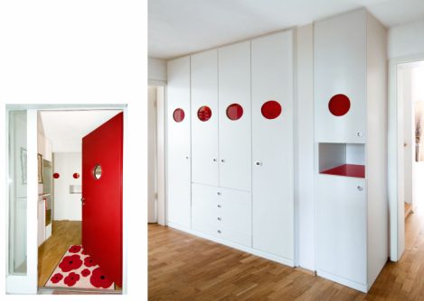 Einbauschrank mit roten Glasbullaugen