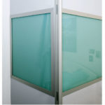 Glas in der Gleittüre und in der Seitenwand