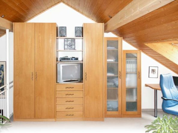Schrank mit Fernsehnische