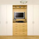 Schlafzimmerschrank mit Fernsehnische