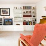 Wohnzimmermöbel mit integrierter Vitrine