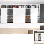 Stilvolle Wohnwand mit Schiebetüren und Stauraum für Bücher