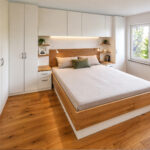 Ansicht aus seitlicher Perspektive der Schlafzimmermöbel mit Bettüberbau