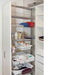 Ankleideraum mit Apothekerauszug