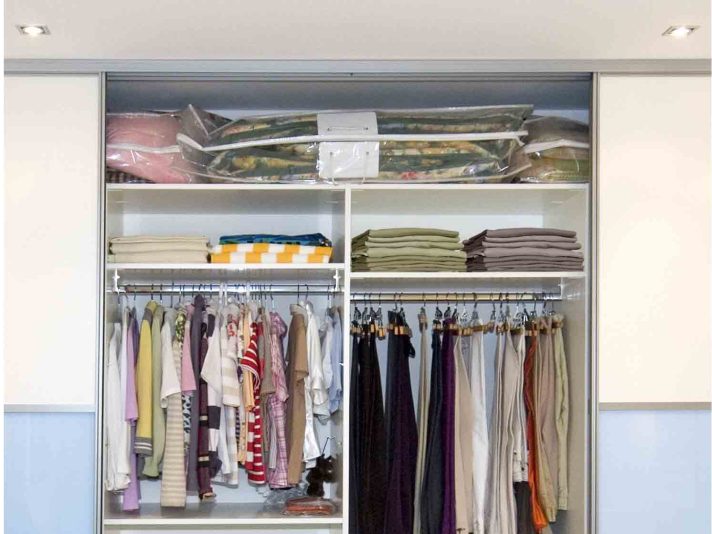 Ankleideraum: Innensystem mit Kleiderstangen und Schubläden