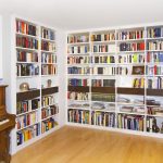 Bibliothek mit Schubladen in Nussbaum