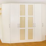 Schlafzimmerschrank über Eck