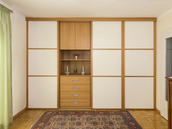 Wohnzimmerschrank nach Maß