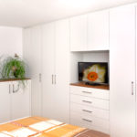 Einbauschrank mit direkt angeschlossener Kommode. Offenes Fach für den Fernseher.