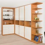 Wohnzimmerschrank mit Vitrine und Abschlussregal