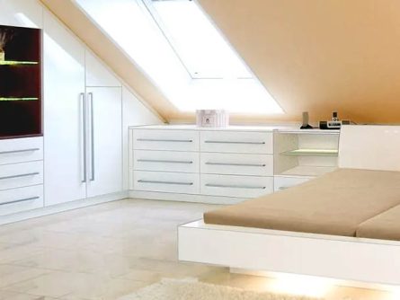 Einbaukommode für Dachschrägen-Schlafzimmer
