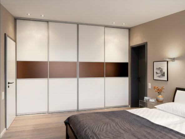 Schlafzimmereinrichtung nach Maß mit Gleittürschrank und Bett mit gepolstertem Kopfteil
