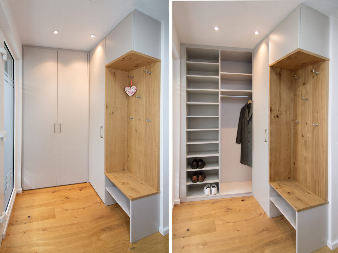 geöffneter Einbauschrank mit offenem Garderobenabschluss